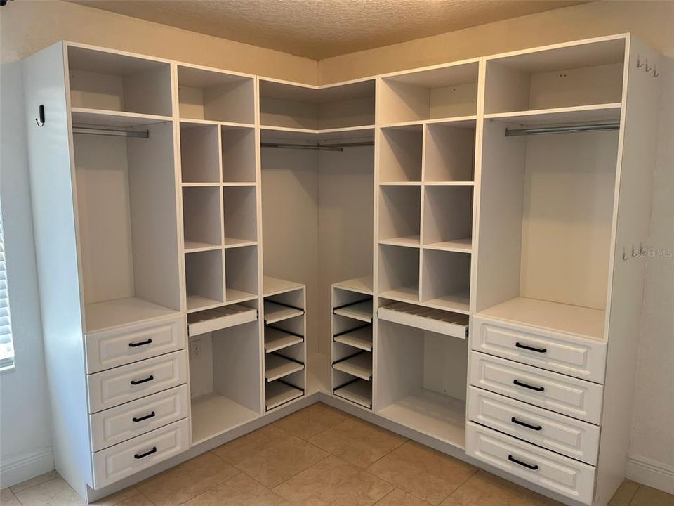 Active With Contract: $2,050 (3 beds, 2 baths, 1204 Square Feet)