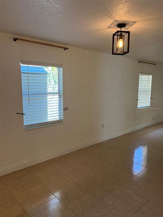 Active With Contract: $2,050 (3 beds, 2 baths, 1204 Square Feet)