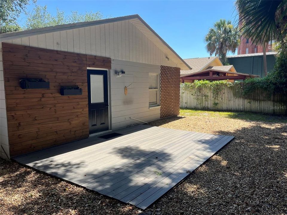 Active With Contract: $2,050 (3 beds, 2 baths, 1204 Square Feet)