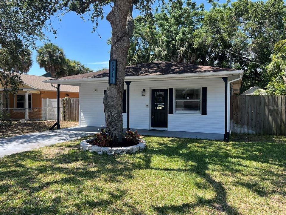 Active With Contract: $2,050 (3 beds, 2 baths, 1204 Square Feet)