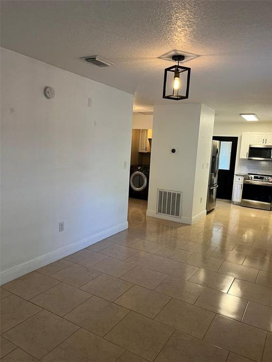 Active With Contract: $2,050 (3 beds, 2 baths, 1204 Square Feet)