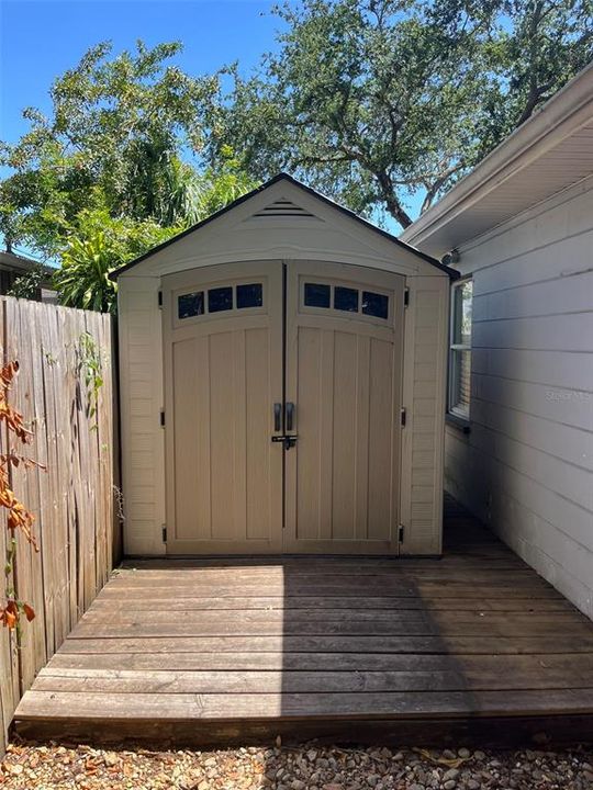 Active With Contract: $2,050 (3 beds, 2 baths, 1204 Square Feet)