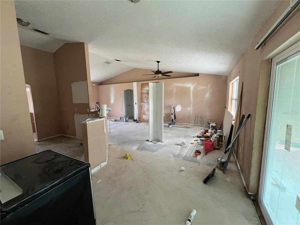 For Sale: $260,000 (3 beds, 2 baths, 1636 Square Feet)