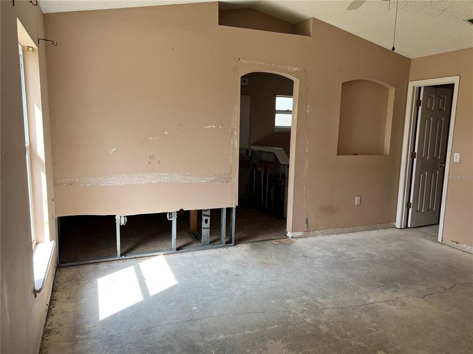 For Sale: $260,000 (3 beds, 2 baths, 1636 Square Feet)