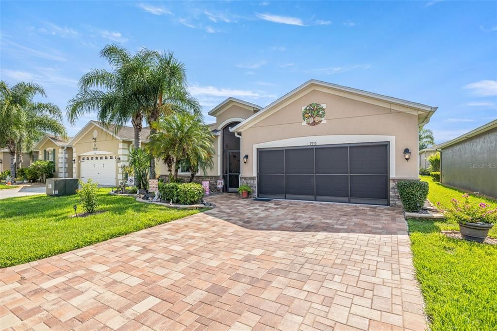 For Sale: $350,000 (3 beds, 2 baths, 1670 Square Feet)