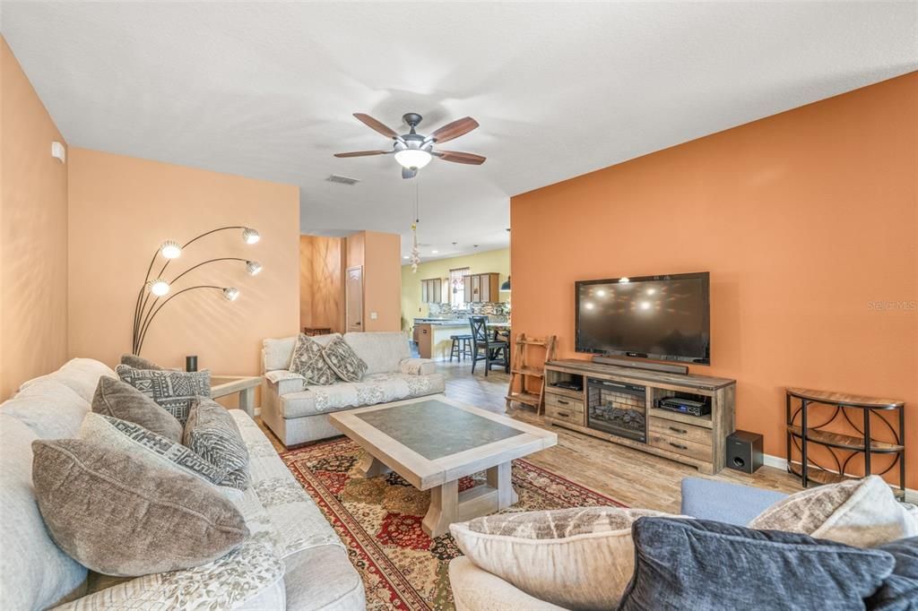 For Sale: $350,000 (3 beds, 2 baths, 1670 Square Feet)