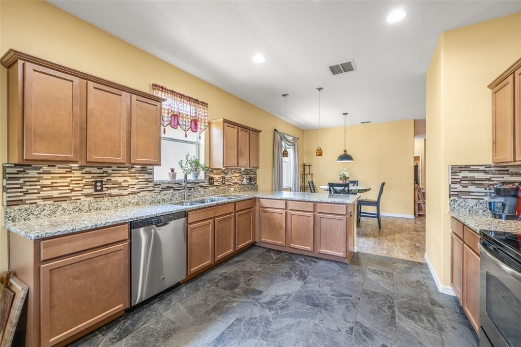 For Sale: $350,000 (3 beds, 2 baths, 1670 Square Feet)