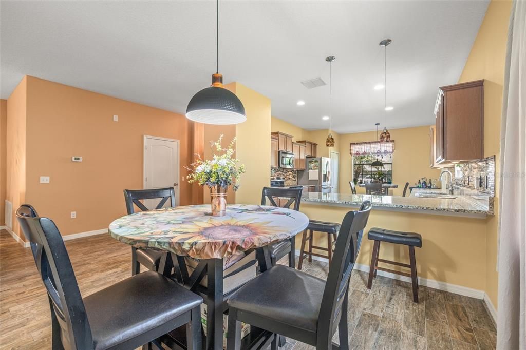 For Sale: $350,000 (3 beds, 2 baths, 1670 Square Feet)