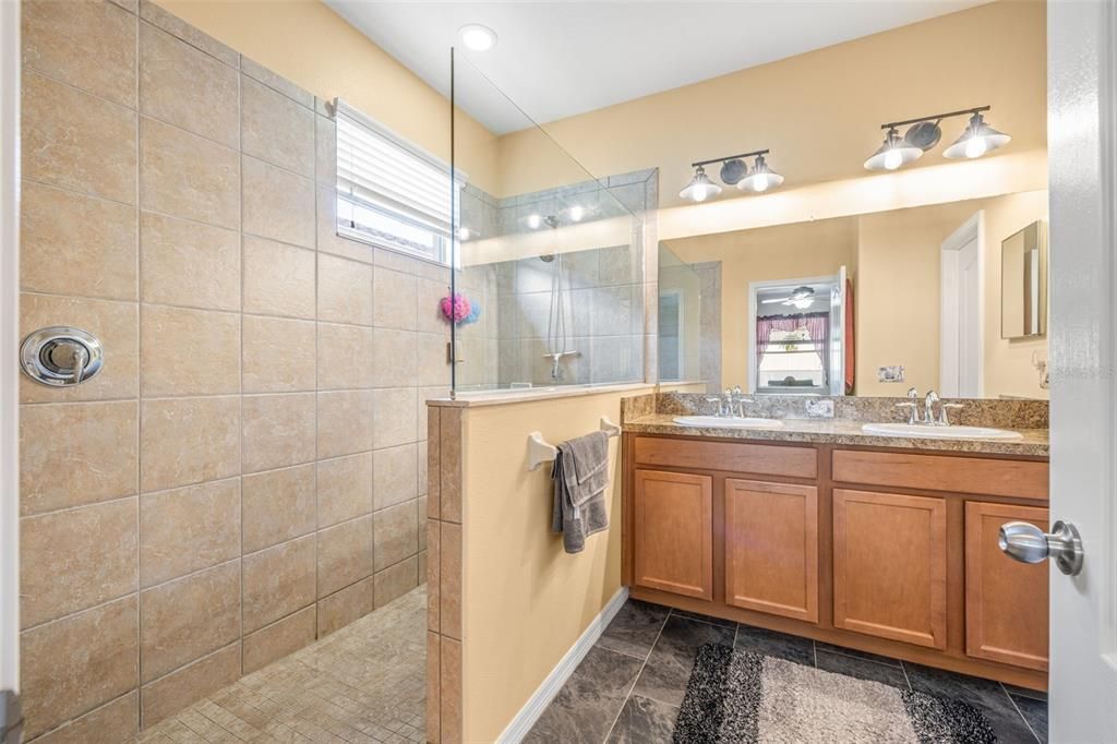 For Sale: $350,000 (3 beds, 2 baths, 1670 Square Feet)