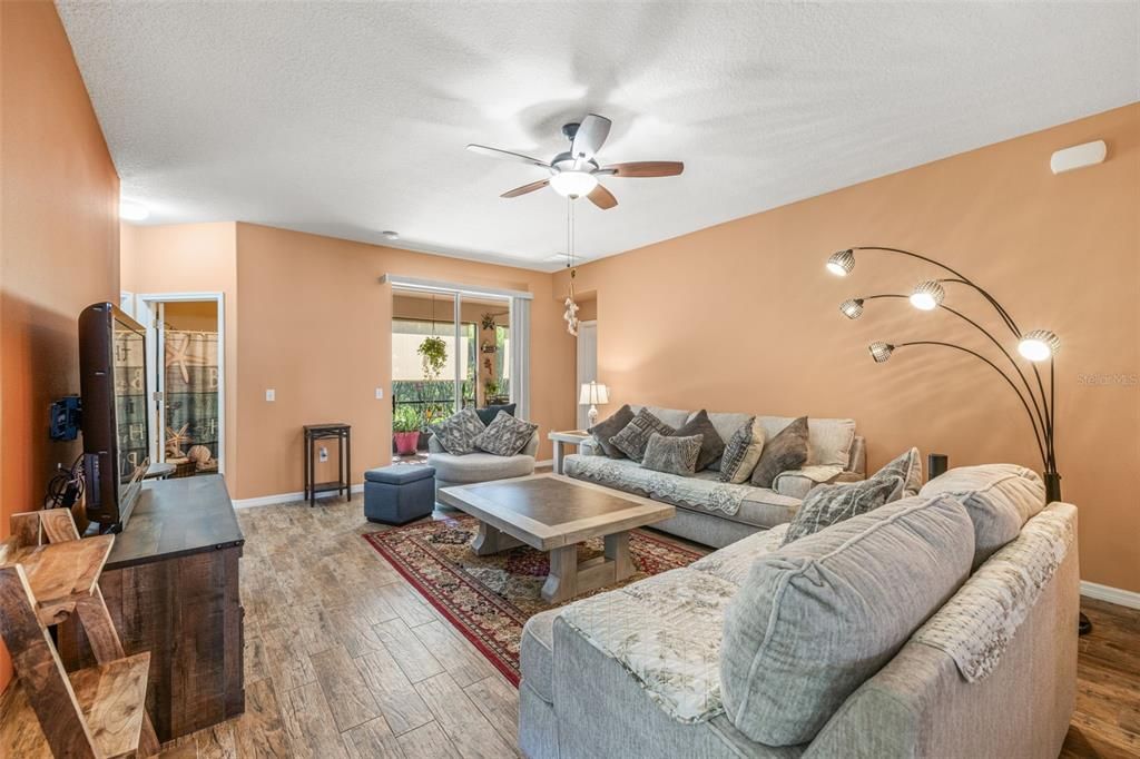 For Sale: $350,000 (3 beds, 2 baths, 1670 Square Feet)