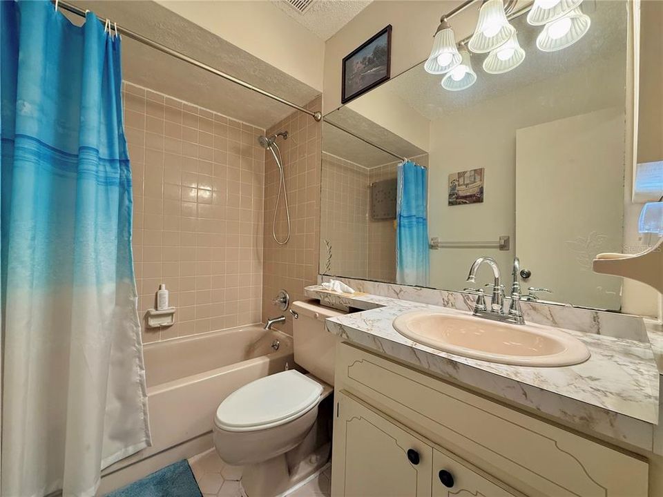 待售: $152,500 (2 贝兹, 2 浴室, 972 平方英尺)