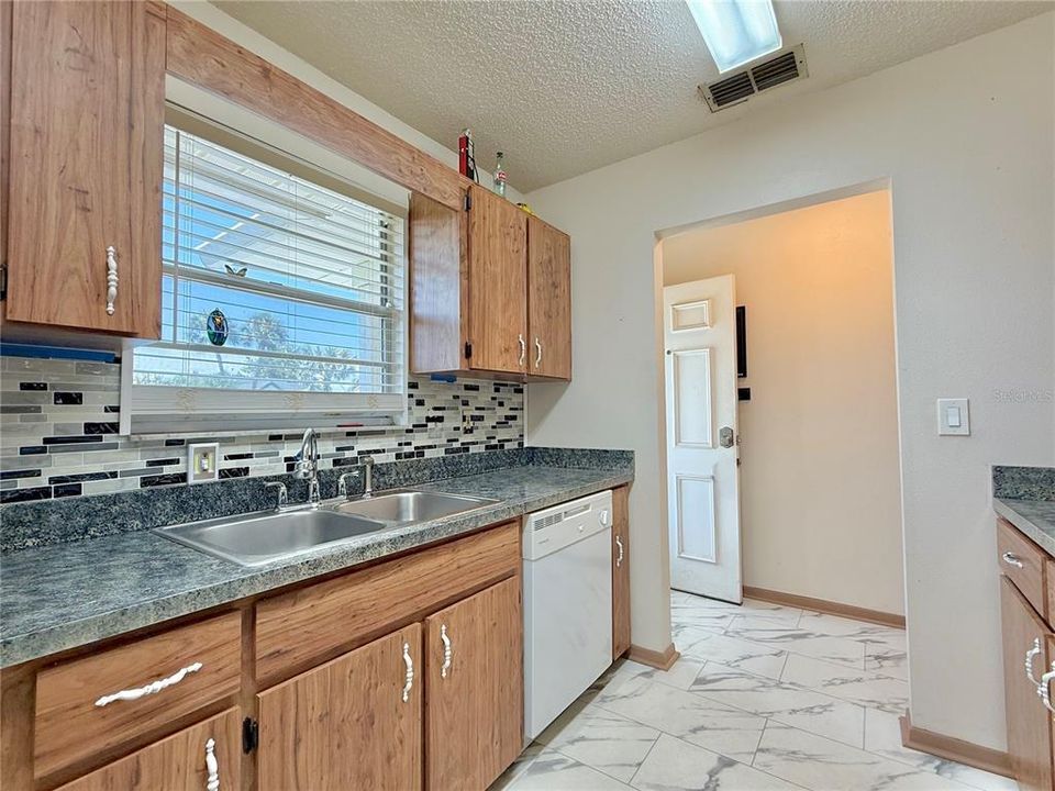 待售: $152,500 (2 贝兹, 2 浴室, 972 平方英尺)