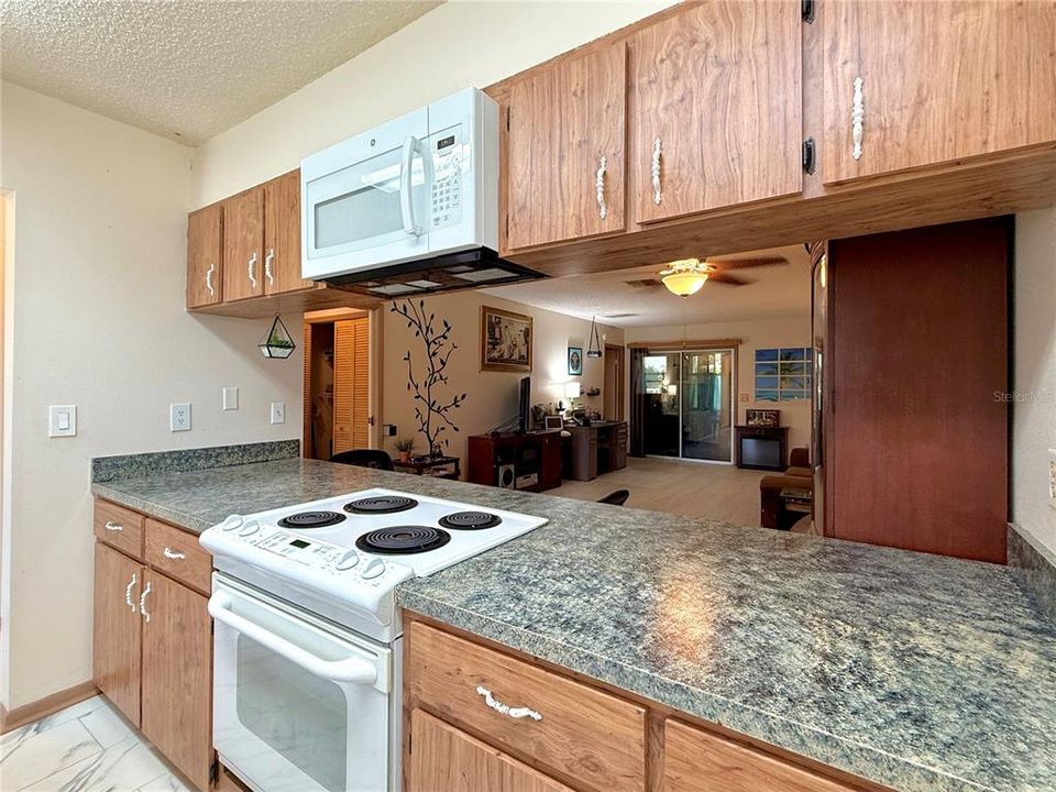 待售: $152,500 (2 贝兹, 2 浴室, 972 平方英尺)