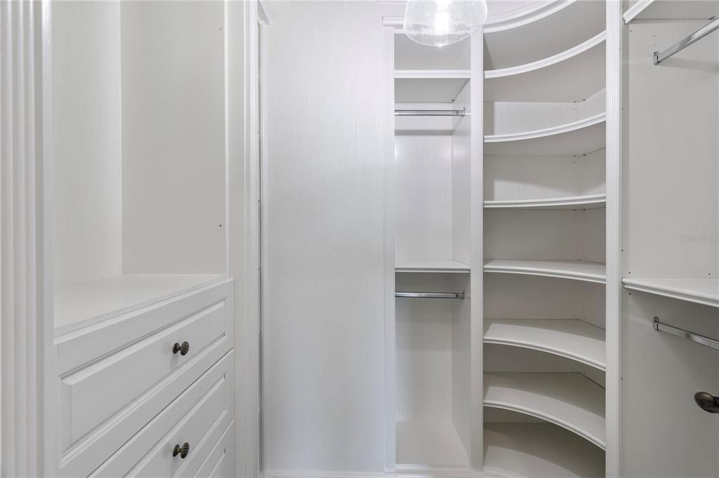 For Sale: $1,995,900 (4 beds, 5 baths, 4319 Square Feet)