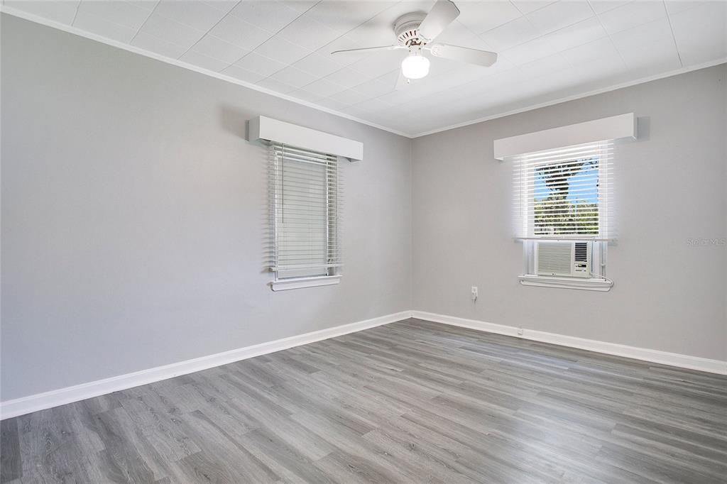 For Sale: $355,000 (3 beds, 2 baths, 1260 Square Feet)