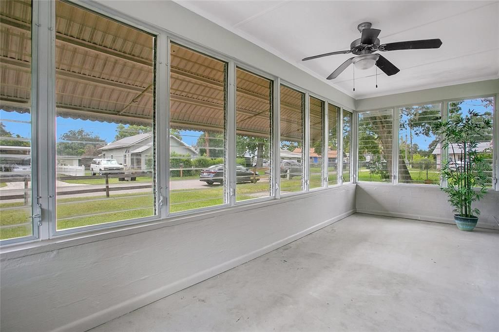 For Sale: $355,000 (3 beds, 2 baths, 1260 Square Feet)