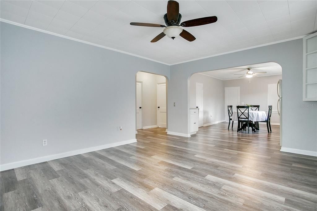 For Sale: $355,000 (3 beds, 2 baths, 1260 Square Feet)