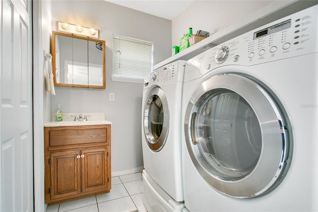 For Sale: $355,000 (3 beds, 2 baths, 1260 Square Feet)