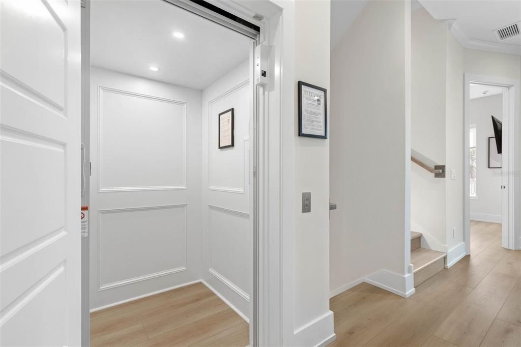 En Venta: $1,699,900 (5 camas, 4 baños, 2960 Pies cuadrados)