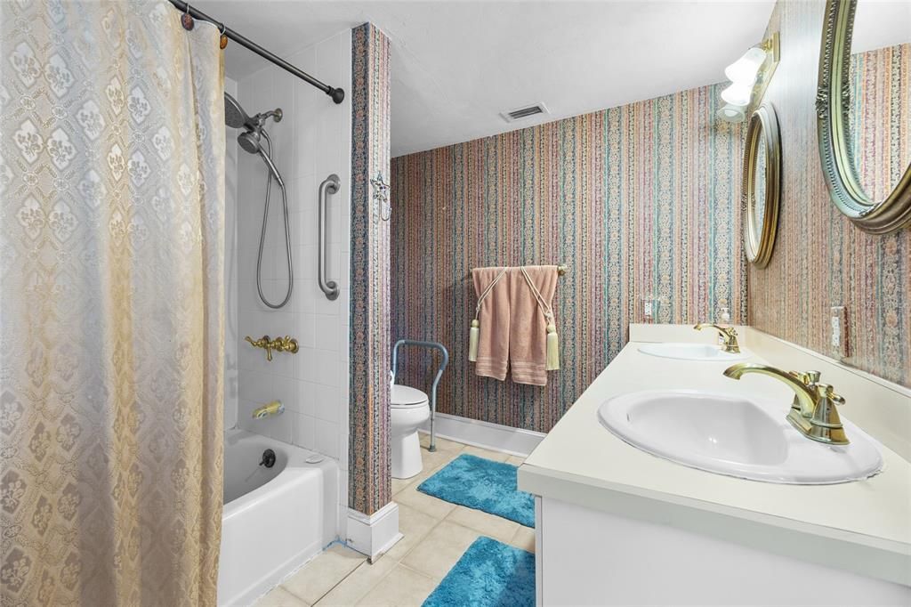 Active With Contract: $374,000 (4 beds, 3 baths, 3556 Square Feet)