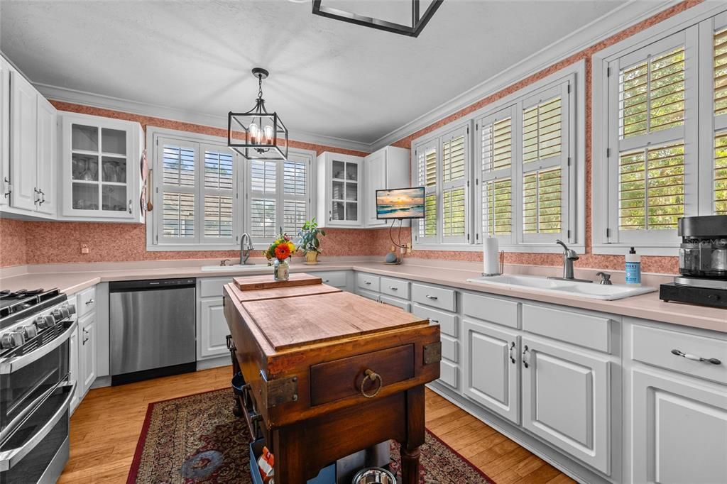 Active With Contract: $374,000 (4 beds, 3 baths, 3556 Square Feet)