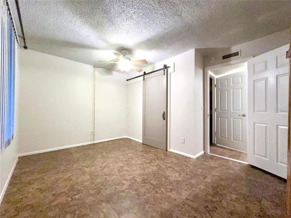 合同活跃: $69,000 (1 贝兹, 1 浴室, 783 平方英尺)