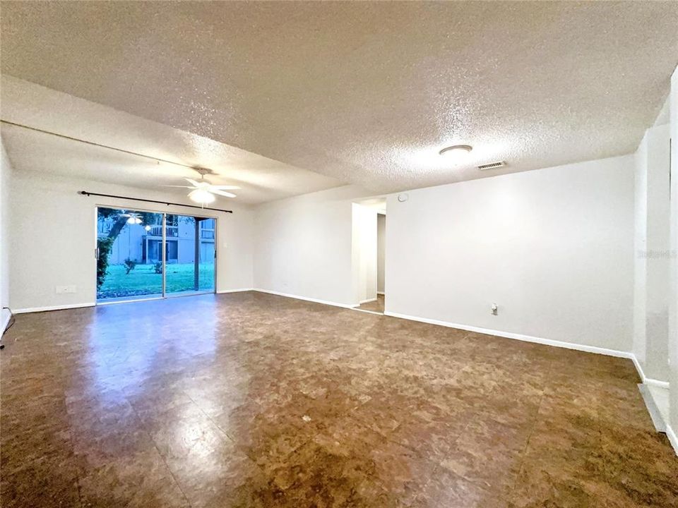 合同活跃: $69,000 (1 贝兹, 1 浴室, 783 平方英尺)