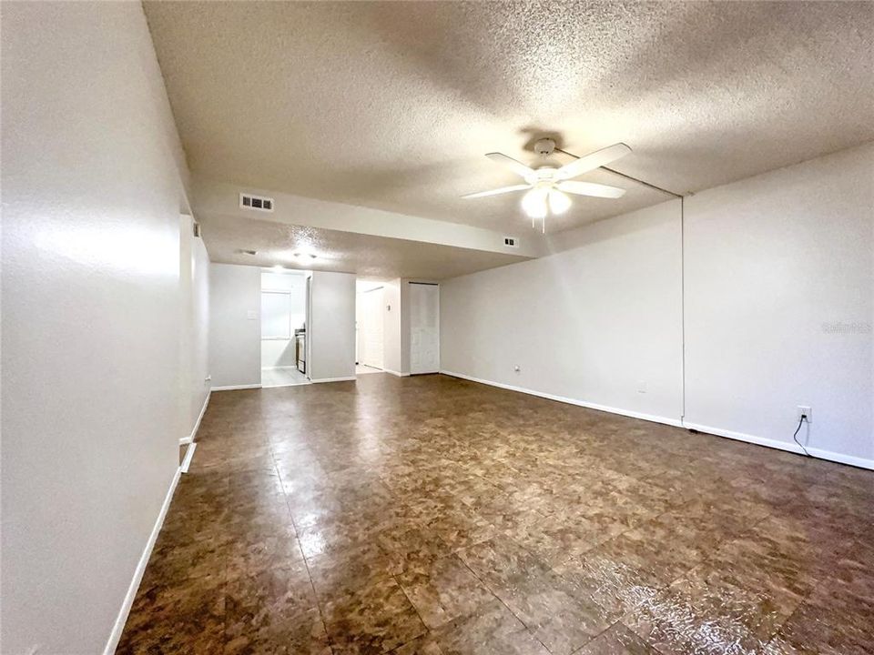 合同活跃: $69,000 (1 贝兹, 1 浴室, 783 平方英尺)