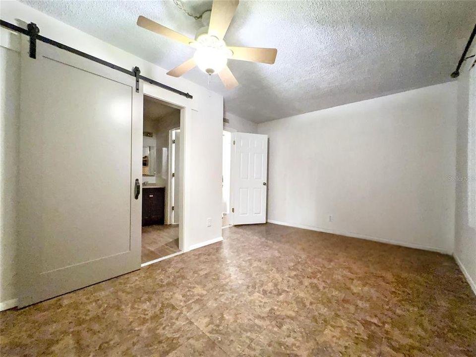 合同活跃: $69,000 (1 贝兹, 1 浴室, 783 平方英尺)