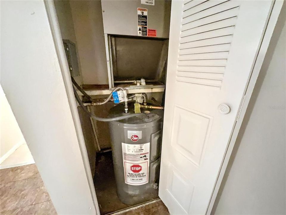 合同活跃: $69,000 (1 贝兹, 1 浴室, 783 平方英尺)