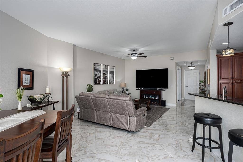 For Sale: $399,900 (2 beds, 2 baths, 1543 Square Feet)