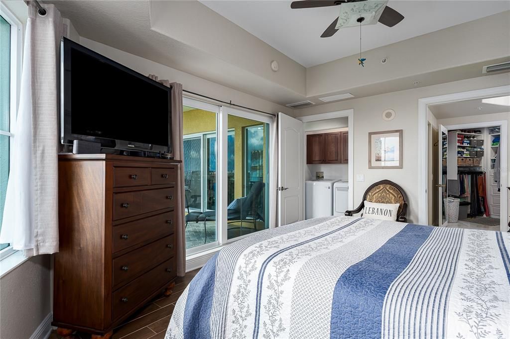 For Sale: $399,900 (2 beds, 2 baths, 1543 Square Feet)