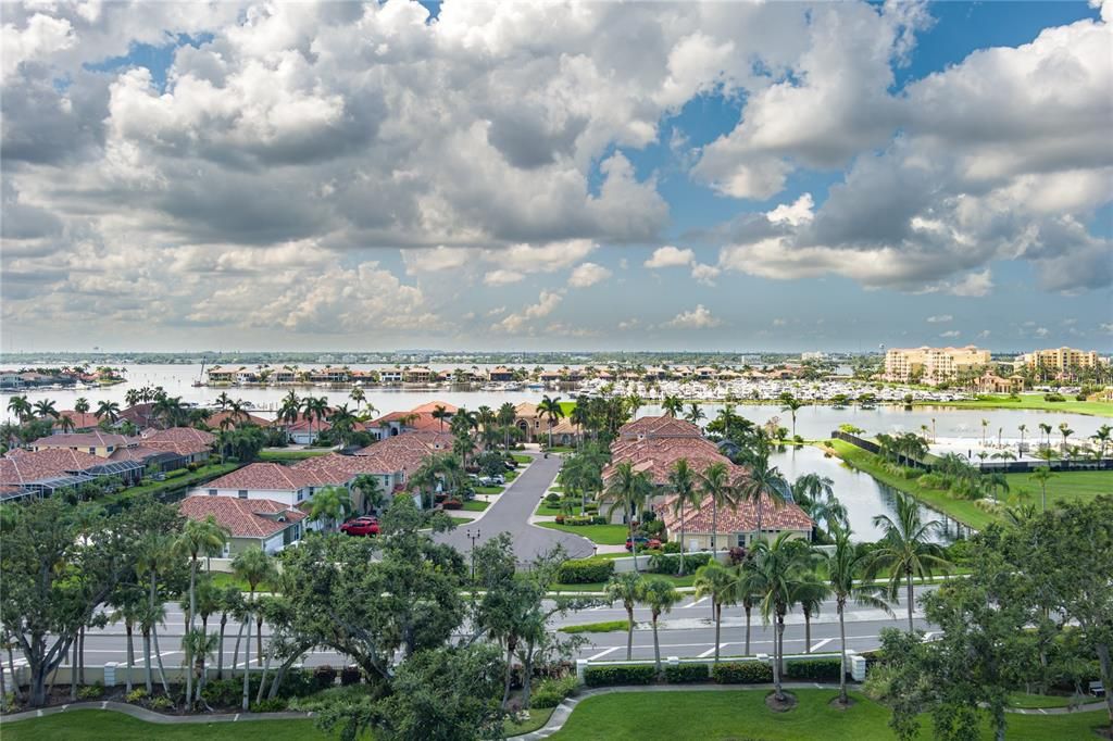 For Sale: $399,900 (2 beds, 2 baths, 1543 Square Feet)