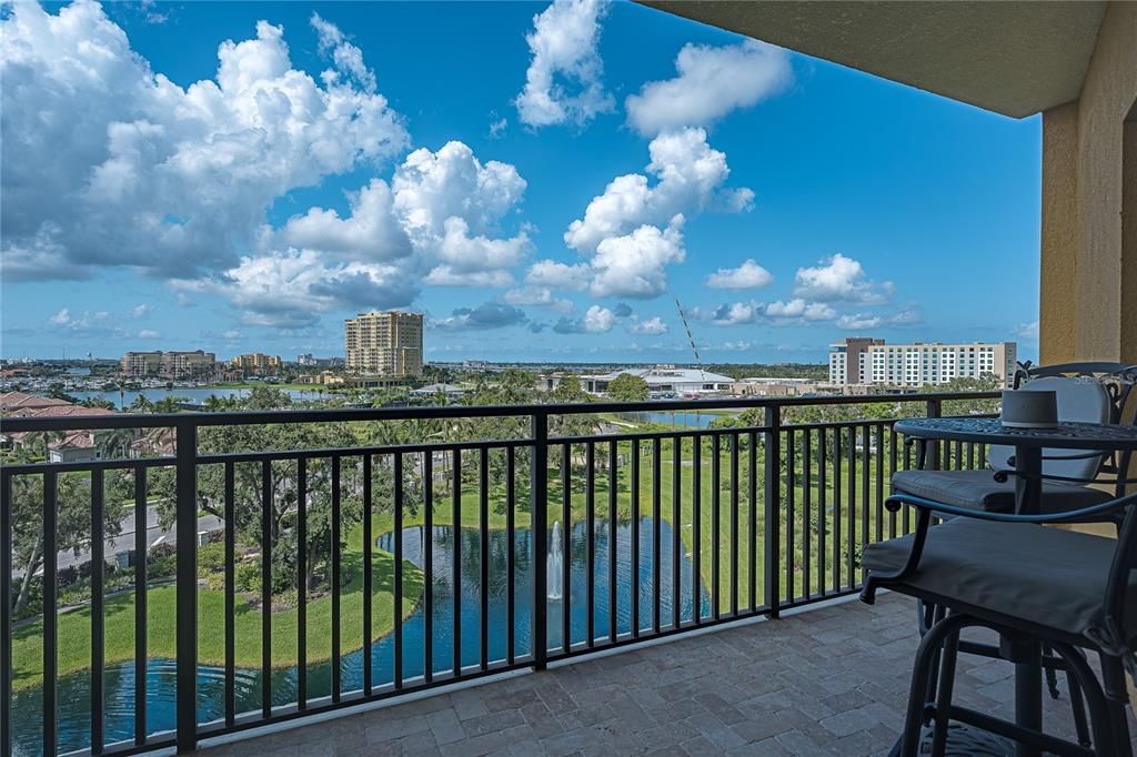 For Sale: $399,900 (2 beds, 2 baths, 1543 Square Feet)