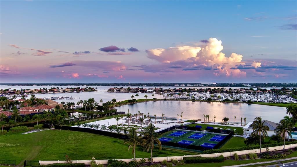 For Sale: $399,900 (2 beds, 2 baths, 1543 Square Feet)