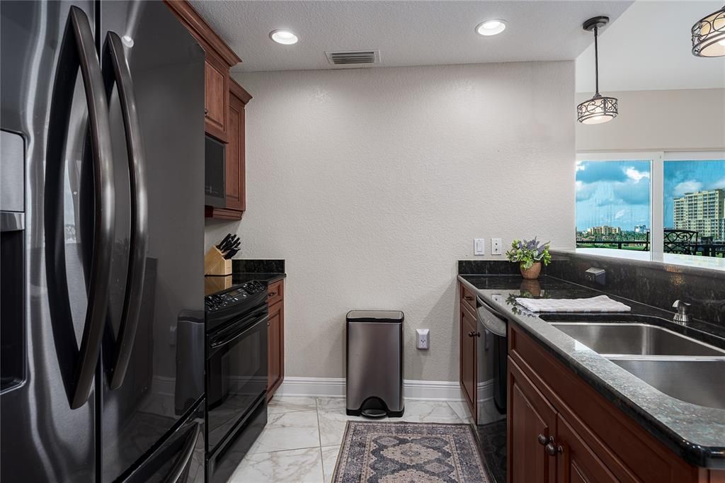 For Sale: $399,900 (2 beds, 2 baths, 1543 Square Feet)