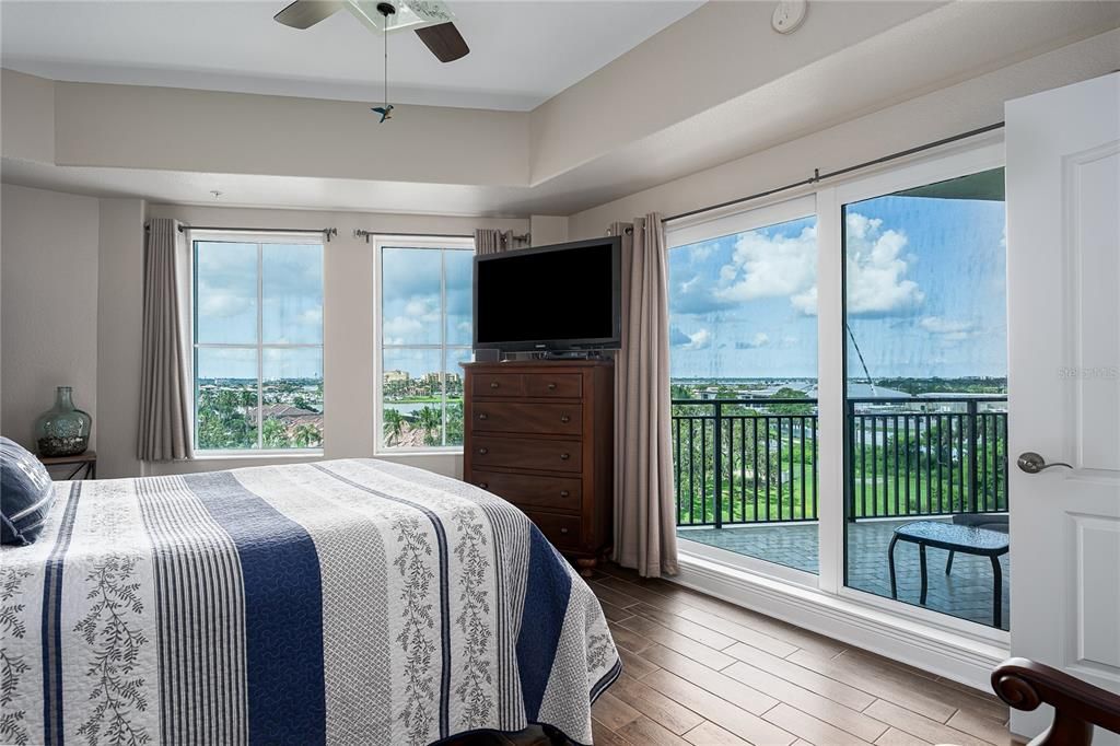 For Sale: $399,900 (2 beds, 2 baths, 1543 Square Feet)