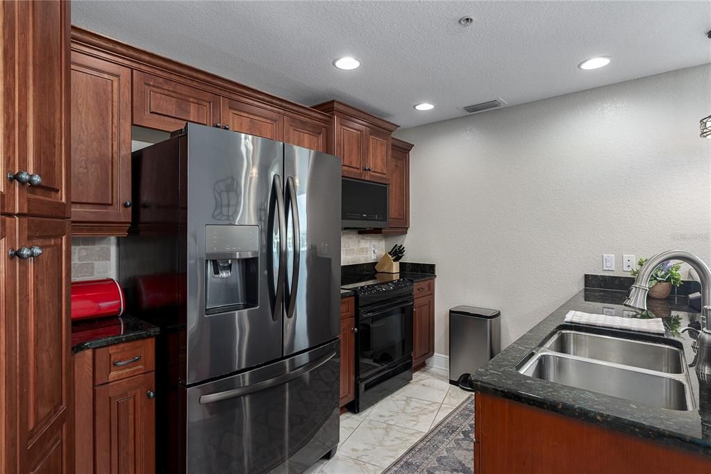 For Sale: $399,900 (2 beds, 2 baths, 1543 Square Feet)
