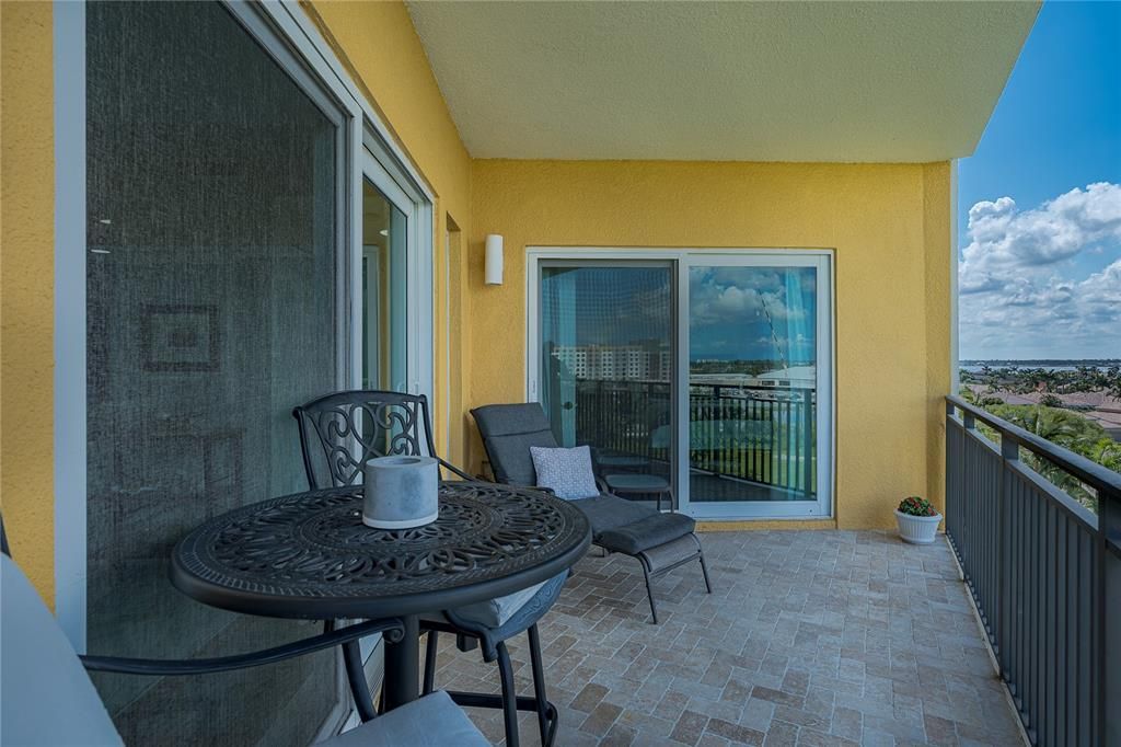 For Sale: $399,900 (2 beds, 2 baths, 1543 Square Feet)