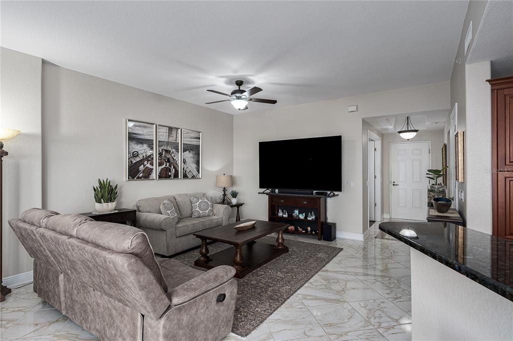 For Sale: $399,900 (2 beds, 2 baths, 1543 Square Feet)