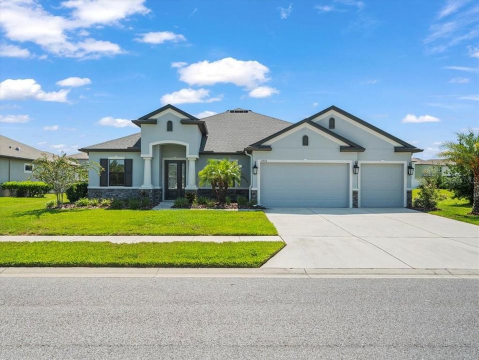 Recently Sold: $609,900 (4 beds, 4 baths, 3015 Square Feet)