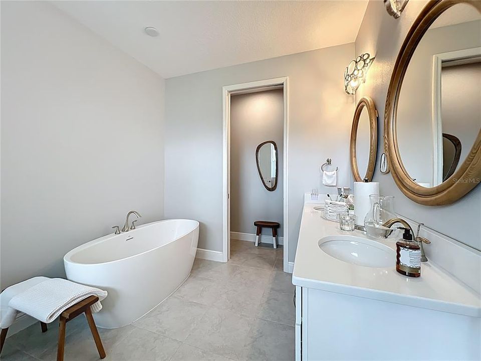 For Sale: $3,000,000 (5 beds, 5 baths, 4000 Square Feet)