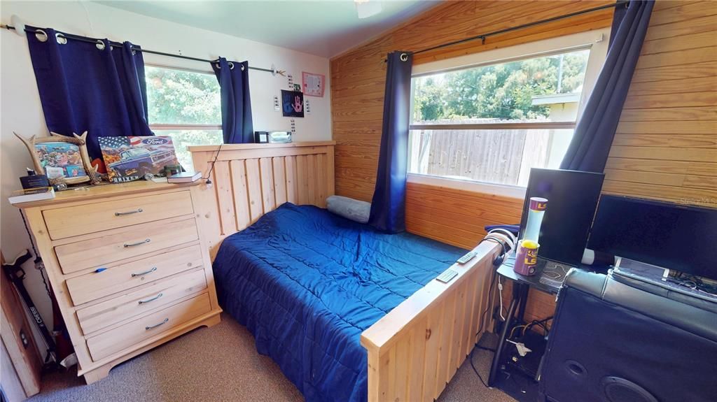 For Sale: $265,000 (2 beds, 1 baths, 888 Square Feet)