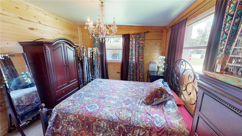 For Sale: $265,000 (2 beds, 1 baths, 888 Square Feet)