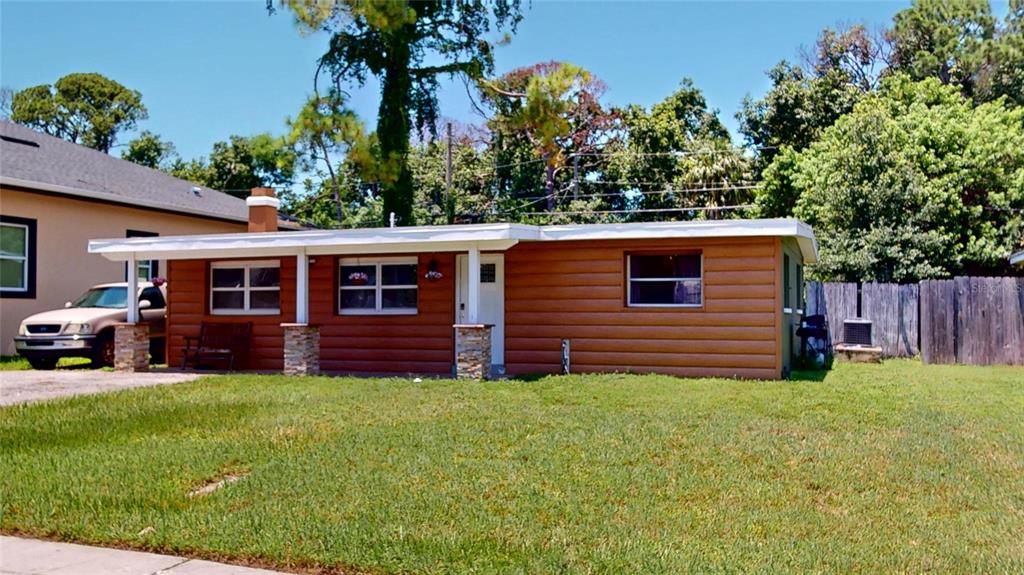 For Sale: $265,000 (2 beds, 1 baths, 888 Square Feet)