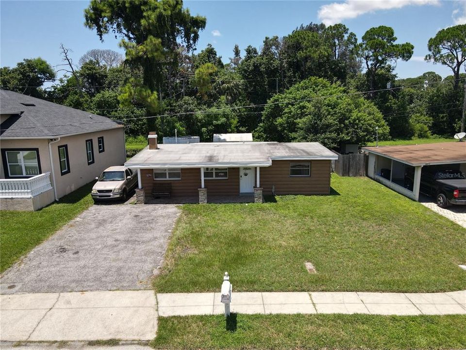 For Sale: $265,000 (2 beds, 1 baths, 888 Square Feet)