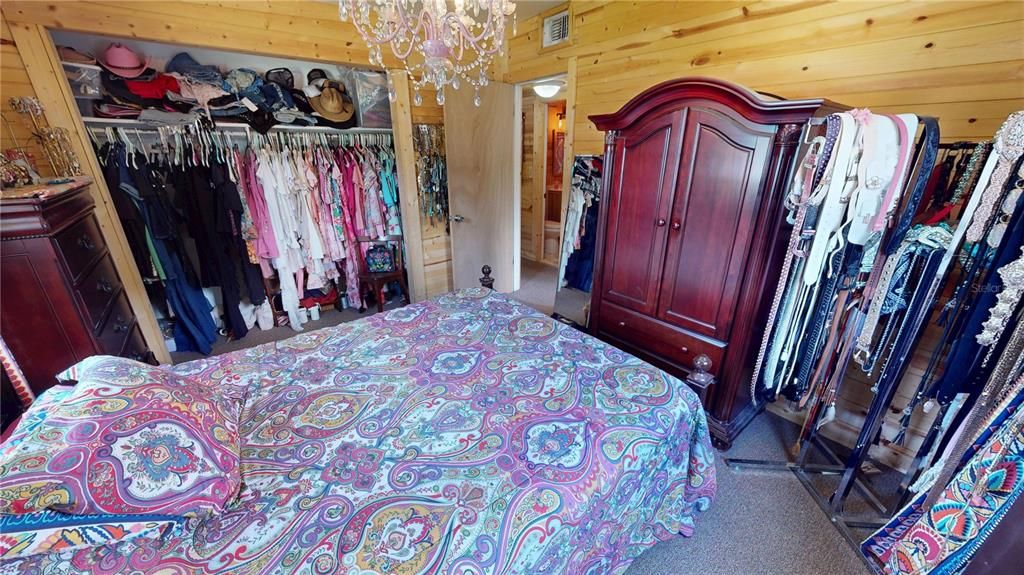 For Sale: $265,000 (2 beds, 1 baths, 888 Square Feet)