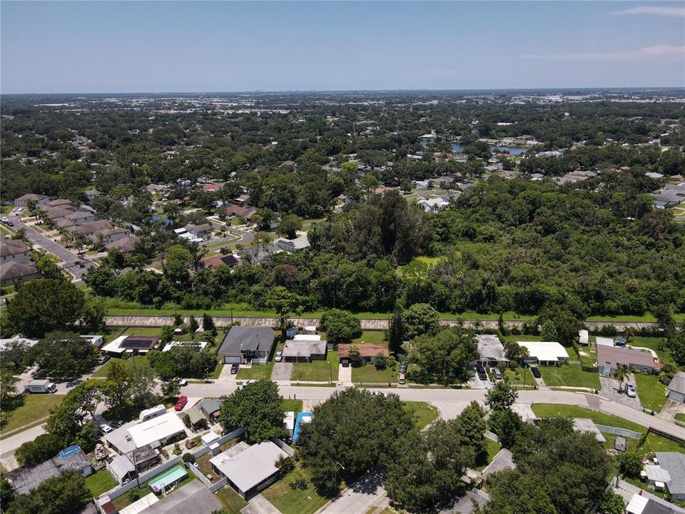 For Sale: $265,000 (2 beds, 1 baths, 888 Square Feet)