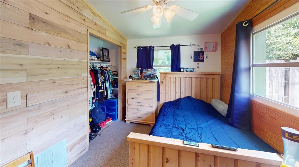 For Sale: $265,000 (2 beds, 1 baths, 888 Square Feet)