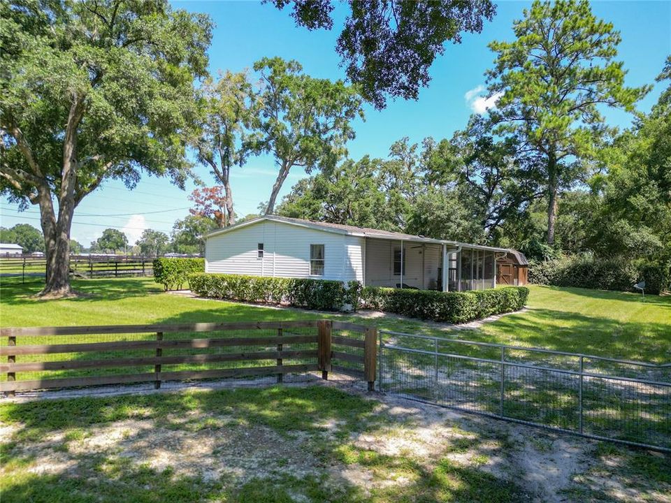For Sale: $650,000 (3 beds, 2 baths, 1080 Square Feet)